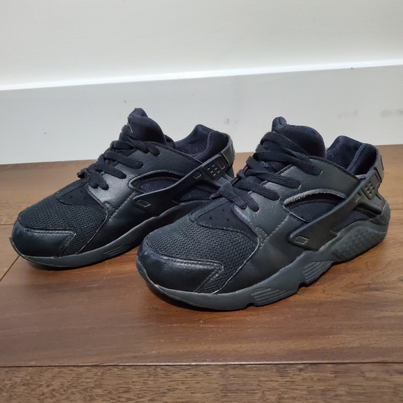 nike huarache boys black